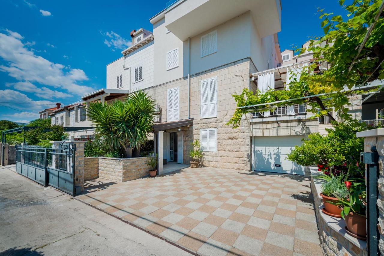 Superior Stunning Apartment Gravosa With A Free Parking Dubrovnik Bagian luar foto