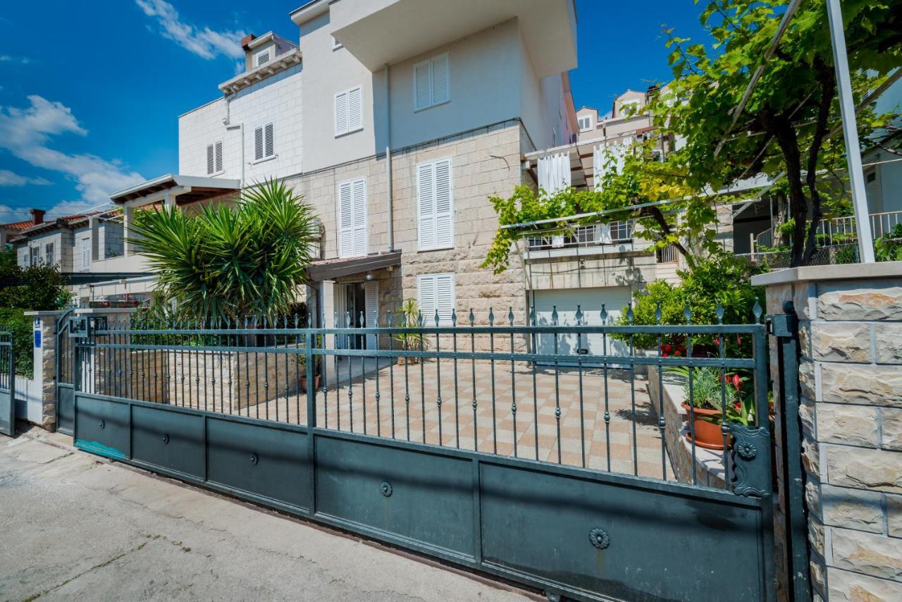Superior Stunning Apartment Gravosa With A Free Parking Dubrovnik Bagian luar foto
