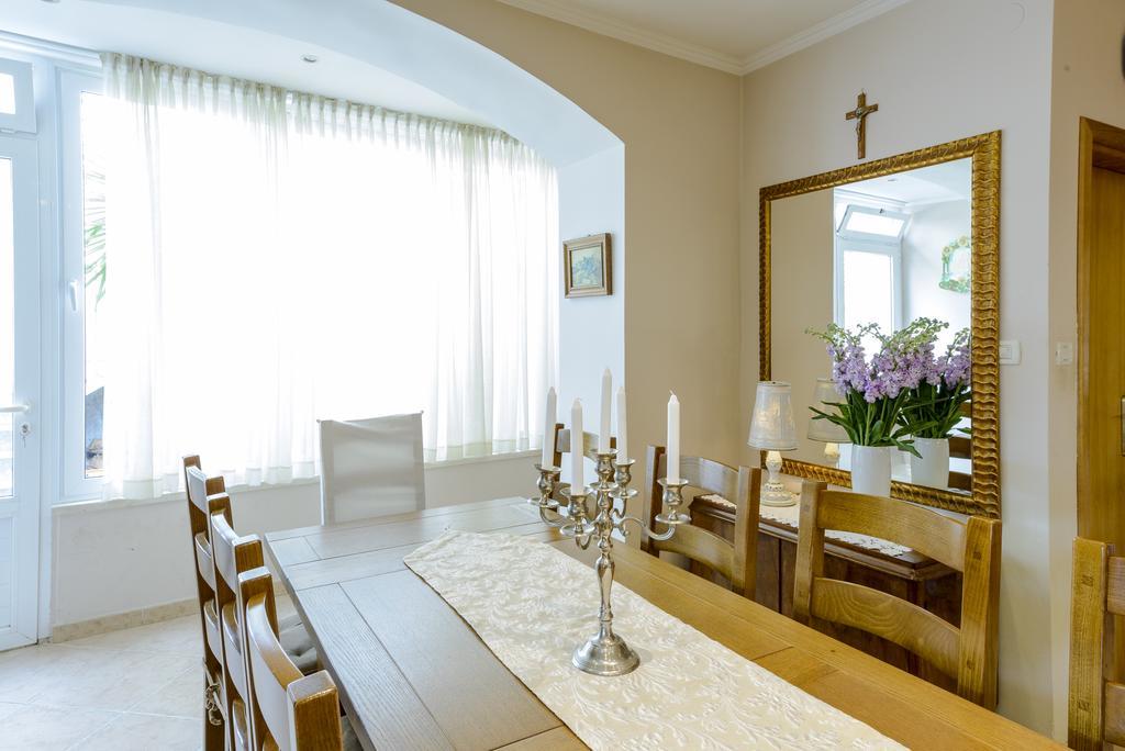 Superior Stunning Apartment Gravosa With A Free Parking Dubrovnik Bagian luar foto