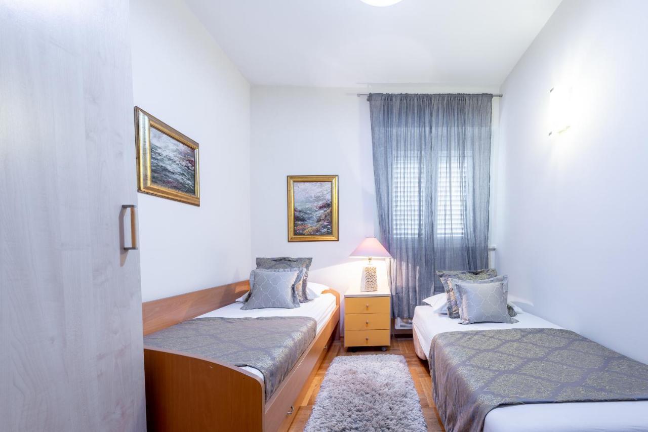 Superior Stunning Apartment Gravosa With A Free Parking Dubrovnik Bagian luar foto