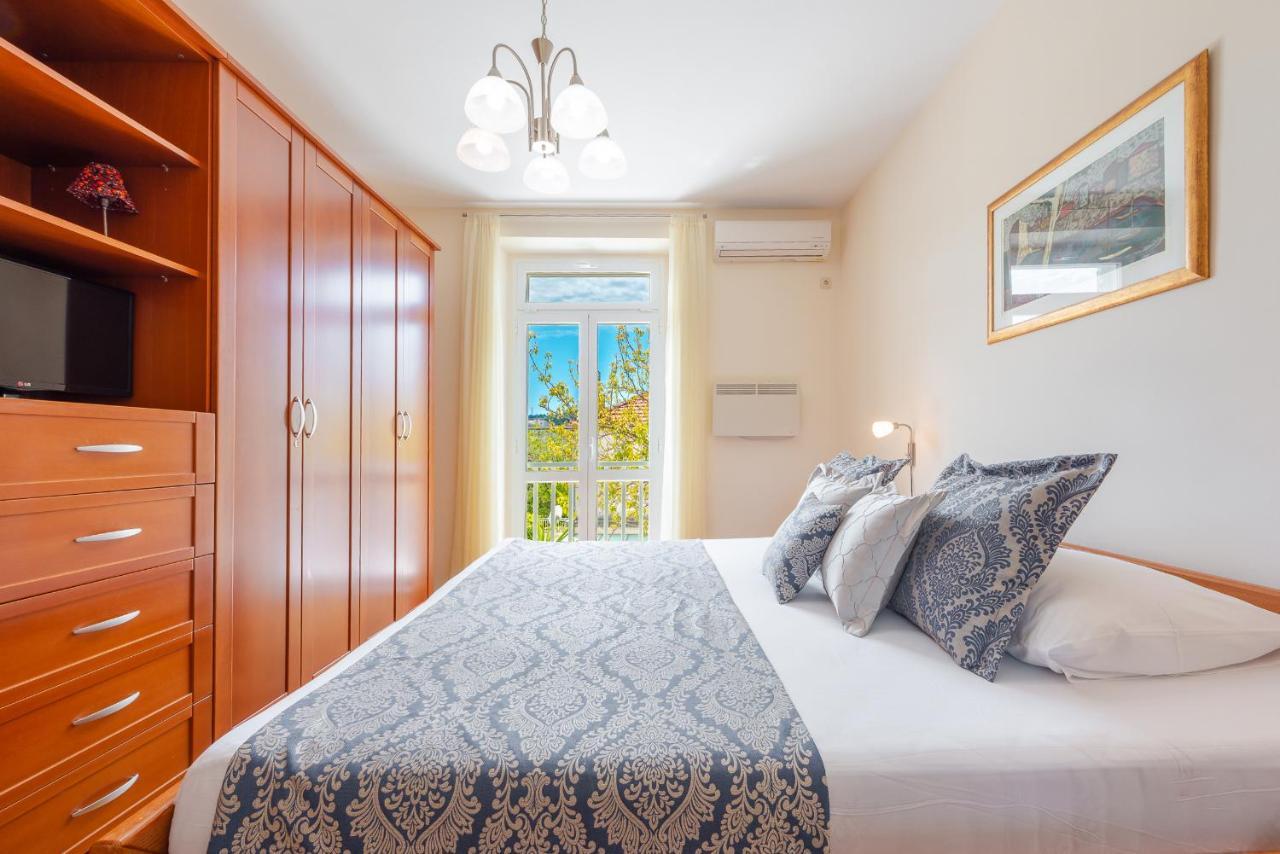 Superior Stunning Apartment Gravosa With A Free Parking Dubrovnik Bagian luar foto
